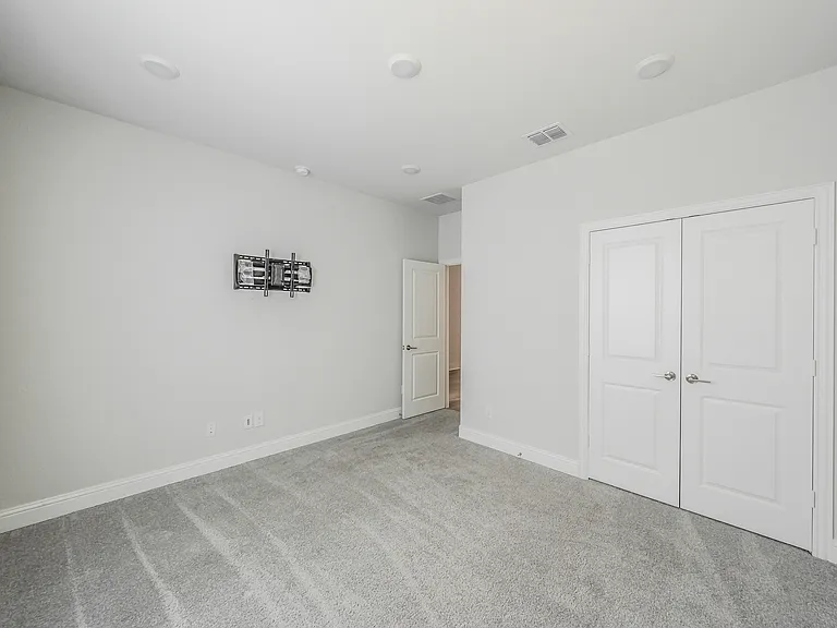 727 Mahogany Ln — Photo 13