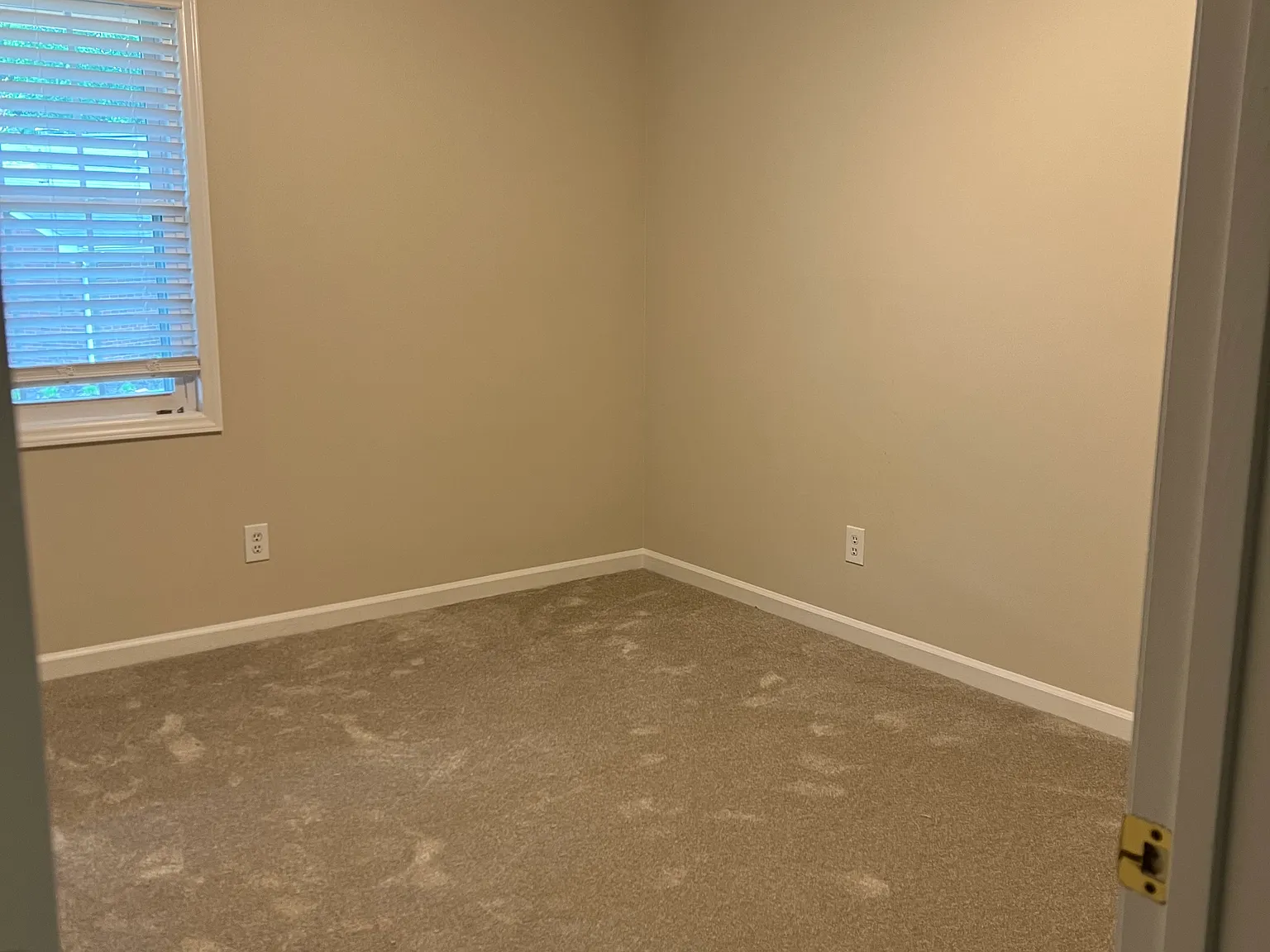3 bed, 1336 sqft, $2,200 — Photo 2