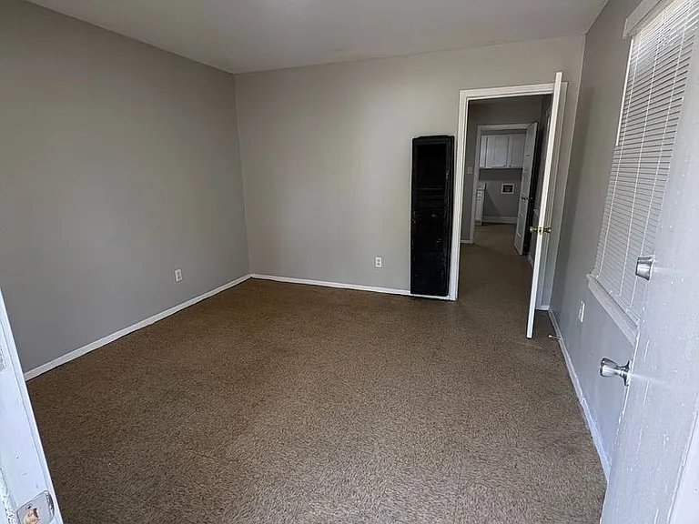 1463 Boxwood St — Photo 2