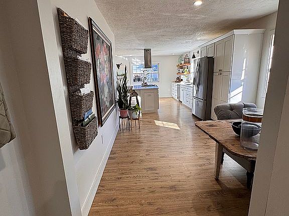 5th image of 169 Dixie St