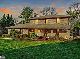 3240 Round Hill Rd, York, PA 17402