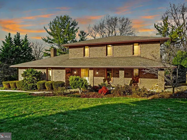 3240 Round Hill Rd, York, PA 17402