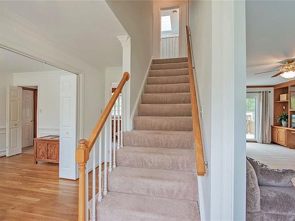 4th image of 315 Derbycreek Ln