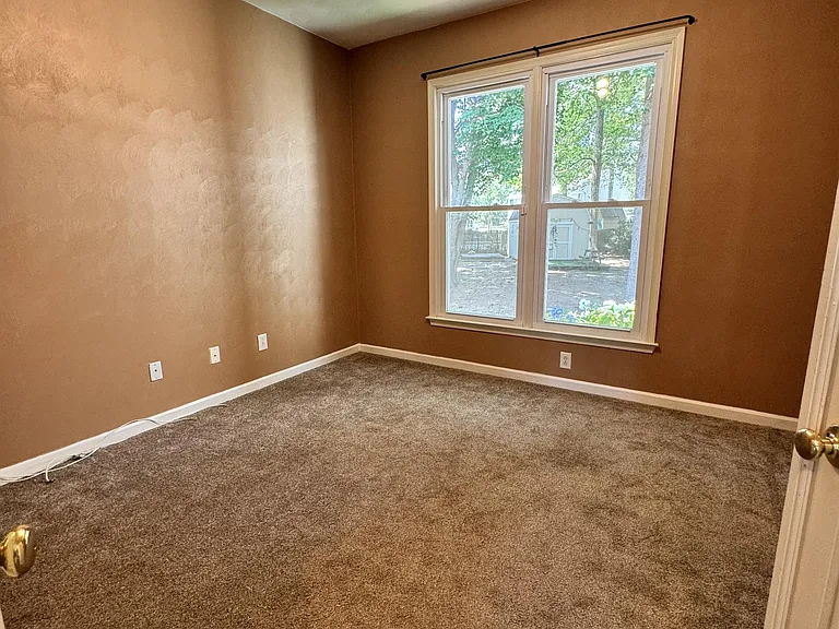 Office/Study - no closet in this room.