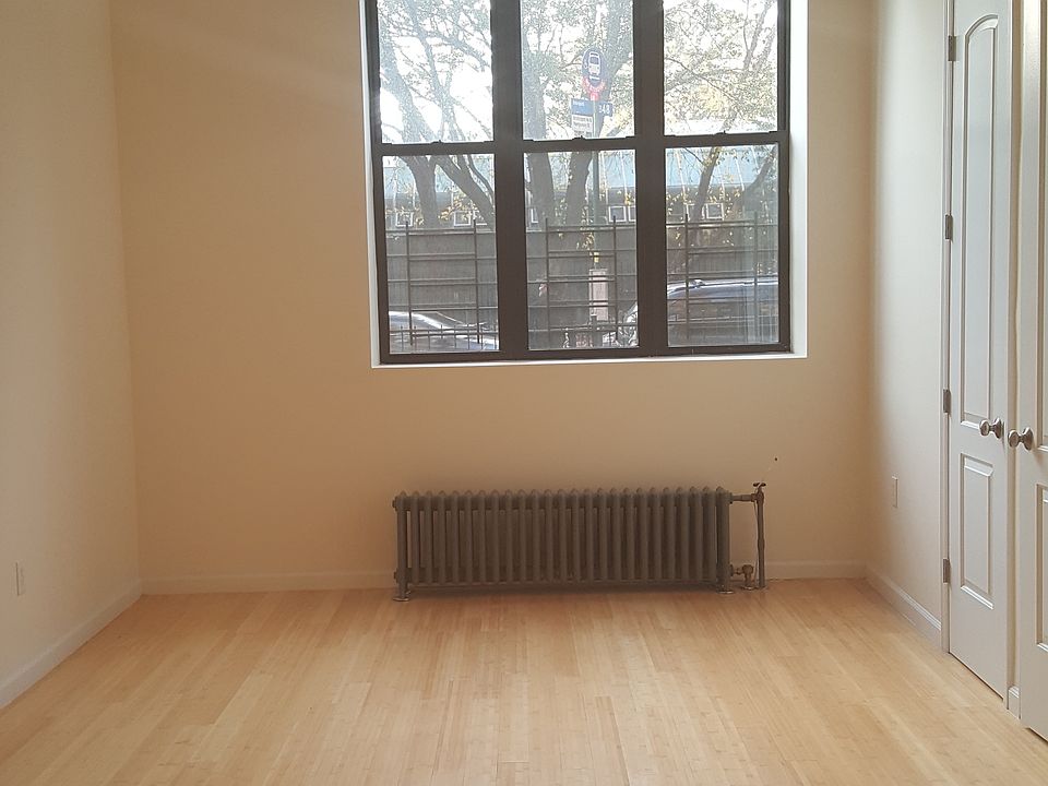2nd image of 915 Washington Ave APT 1A