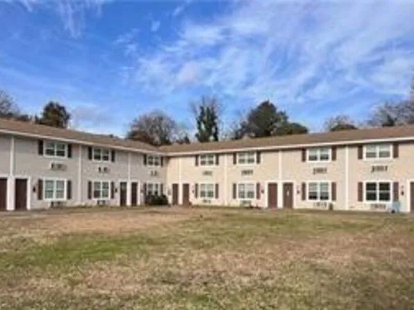 13 Hedge Ln, Portsmouth, VA
