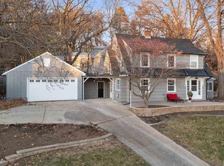 204 Greenwood Ave, Bettendorf, IA
