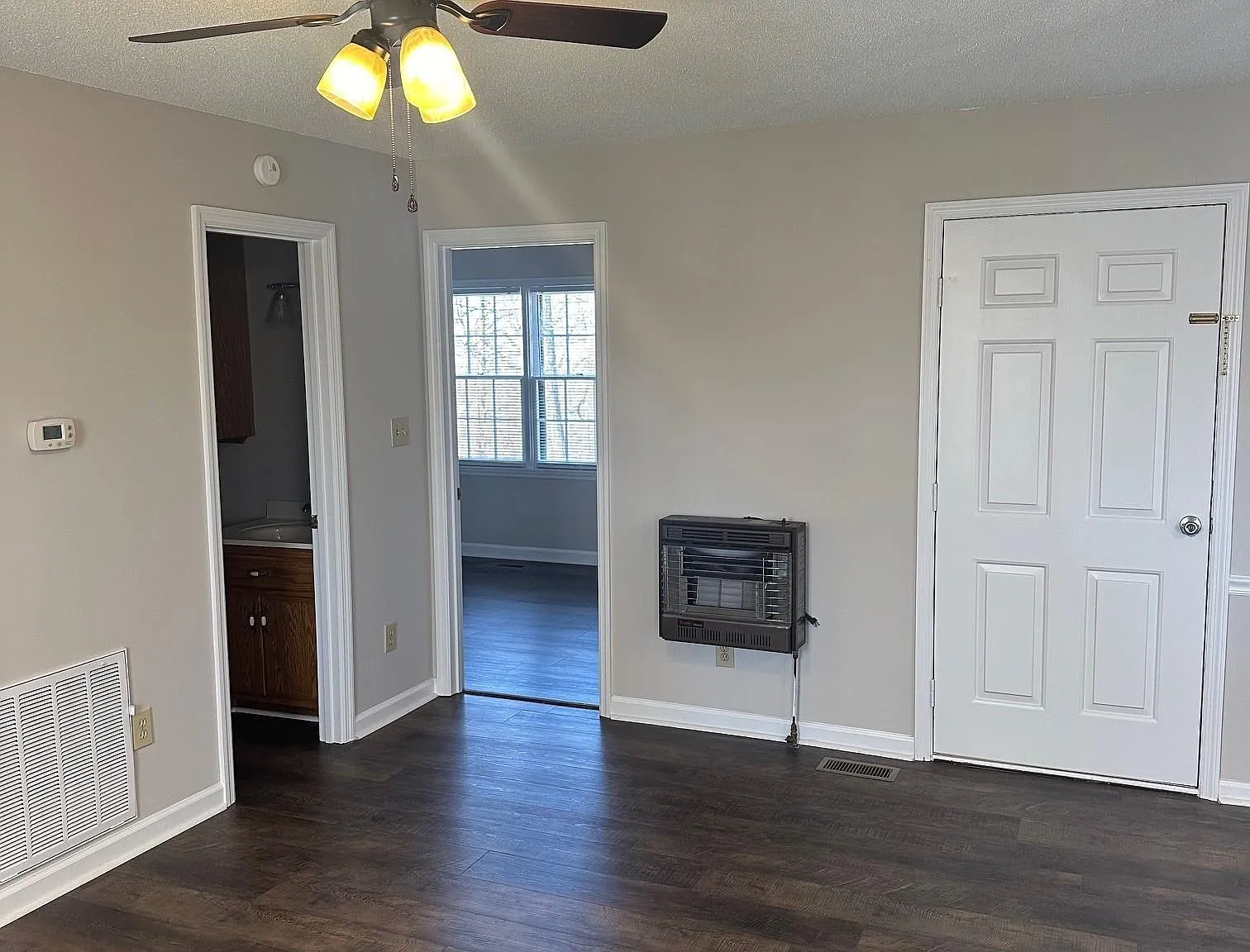 2 bed, 2.0 bath, 900 sqft, $1,150 — Photo 2