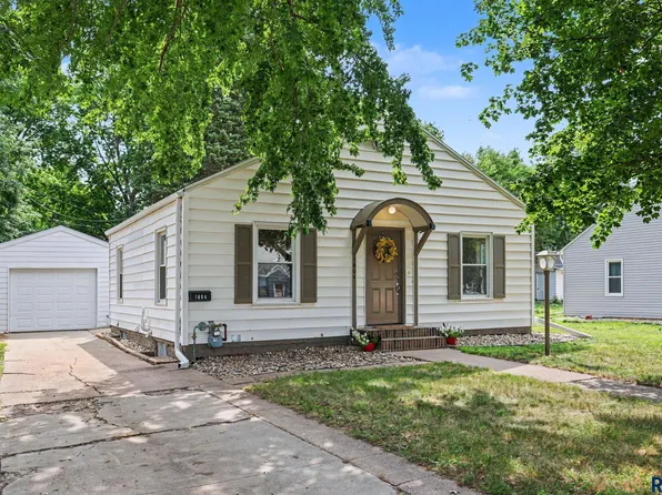 1604 S Grange Ave, Sioux Falls, SD 57105