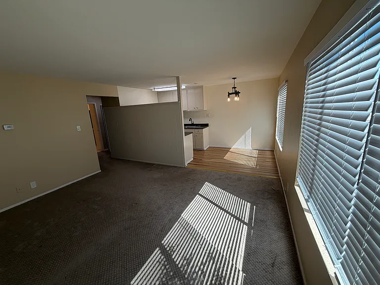 245 E. Market St. — Photo 16