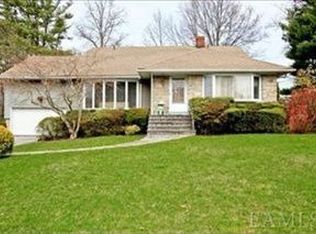 11 Kenwood Dr, New Rochelle, NY 10804