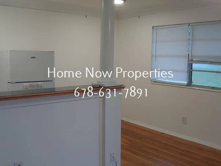 Maple Place Apartments — Photo 26