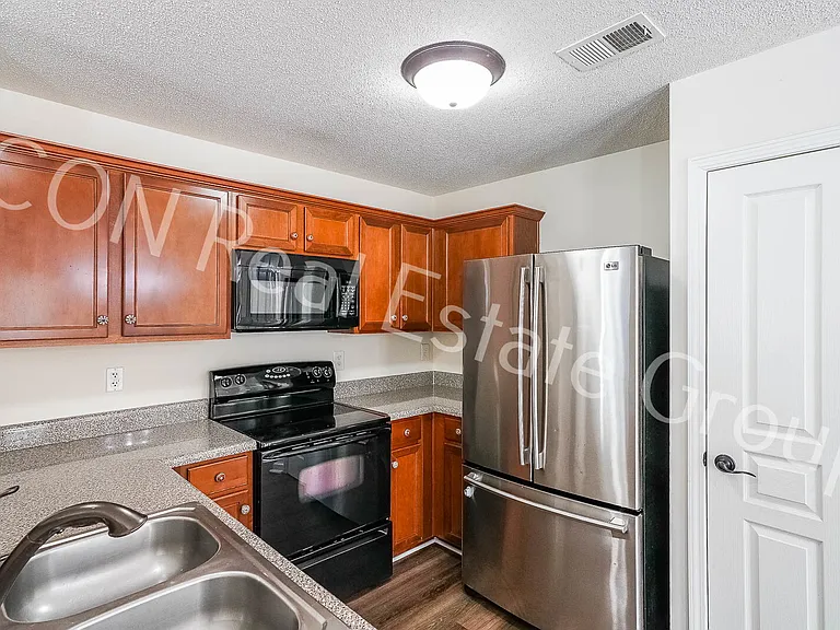 467 Colonial Walk — Photo 11