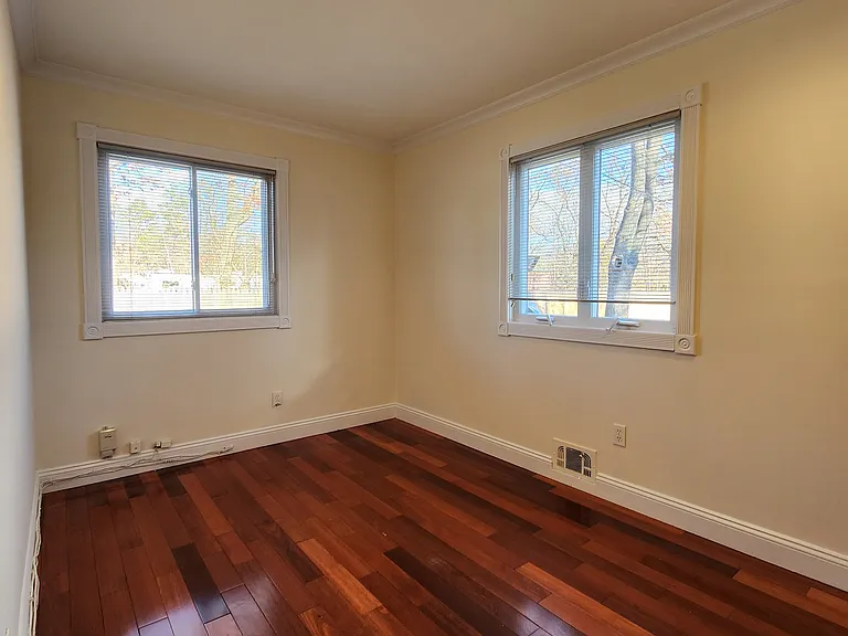 1029 Merriam Rd — Photo 12