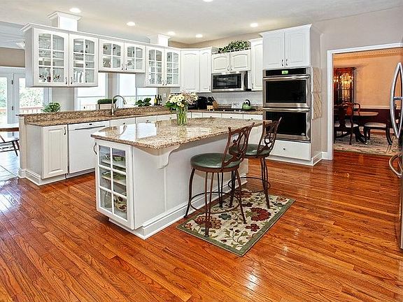 3rd image of 109 Oakhaven Dr