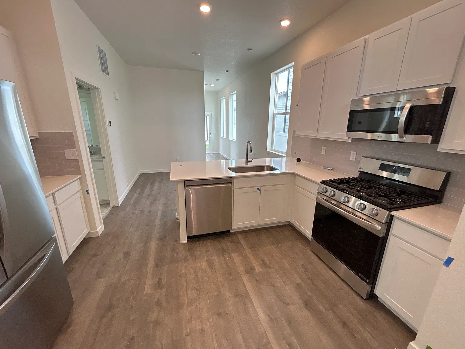 3 bed, 2.5 bath, 1663 sqft, $2,600 — Photo 3