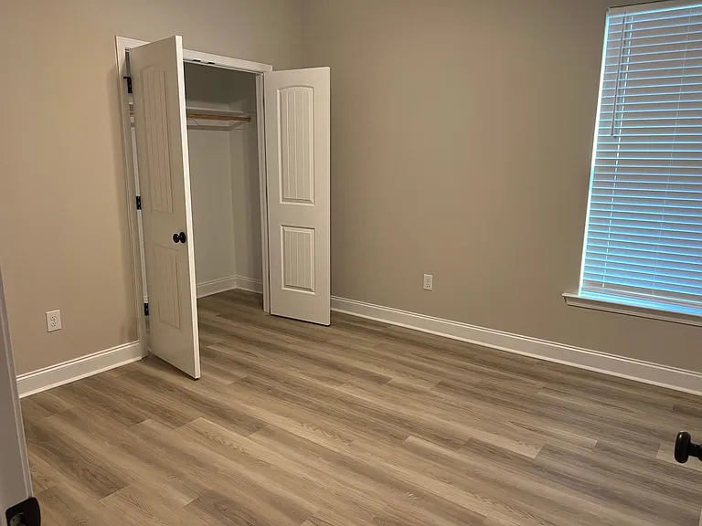 1033 Chloe St — Photo 12