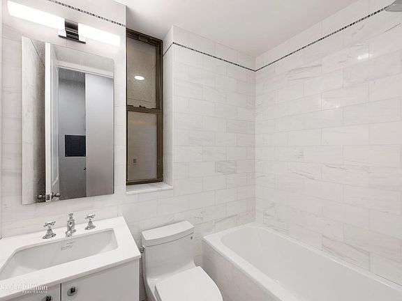 4th image of 323 W 11th St APT 2R