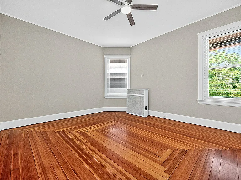 Clermont Condominiums — Photo 20