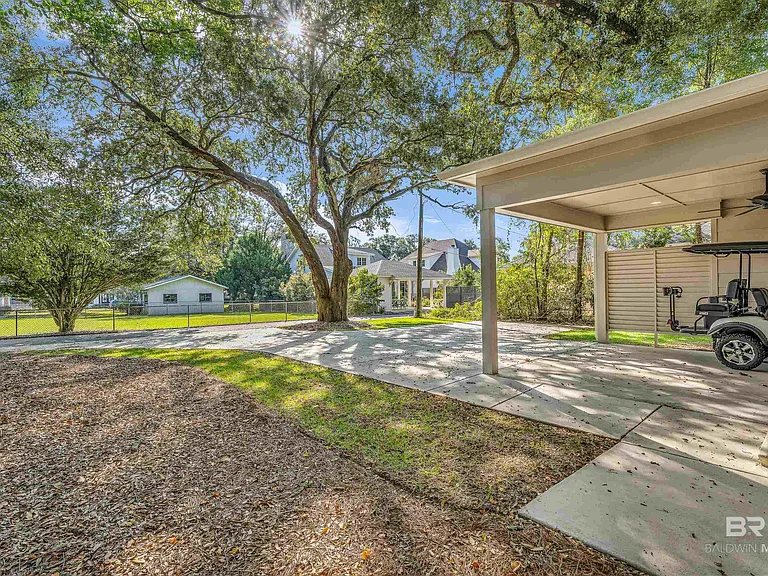 357 Azalea St — Photo 2