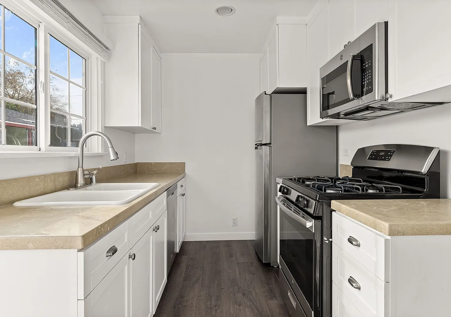 8413 Lilienthal Ave — Photo 1