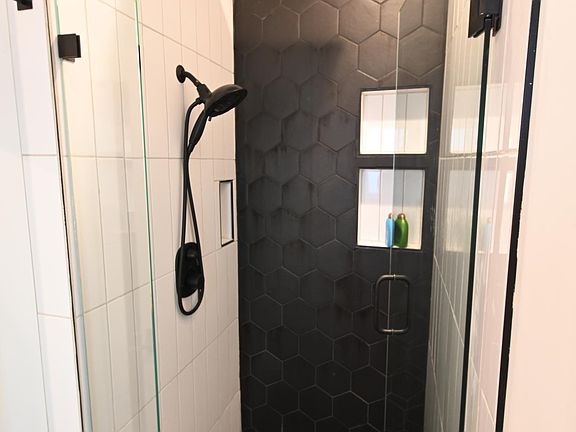 Nice shower with two shower heads