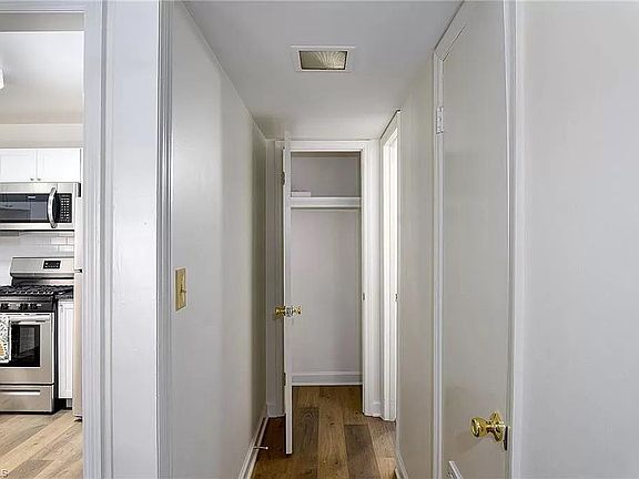 5th image of 611 E Gunston Ct