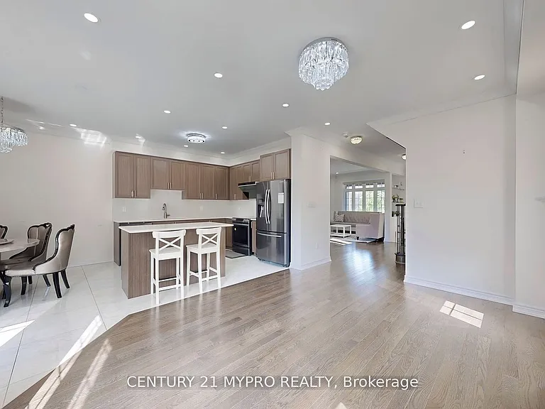 13 N Rexford Dr — Photo 10