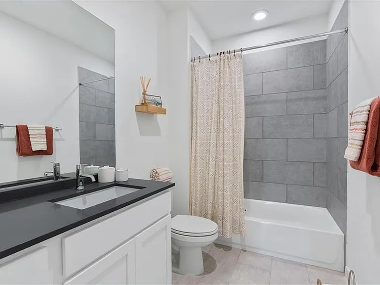 801 N Bluff Dr #18 — Photo 22