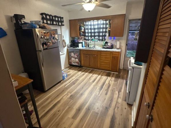 11 F St, Montgomery, WV 25136