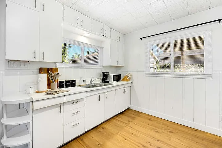 7512 Amigo Ave — Photo 2