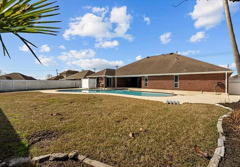 2421 Caroline St — Photo 34