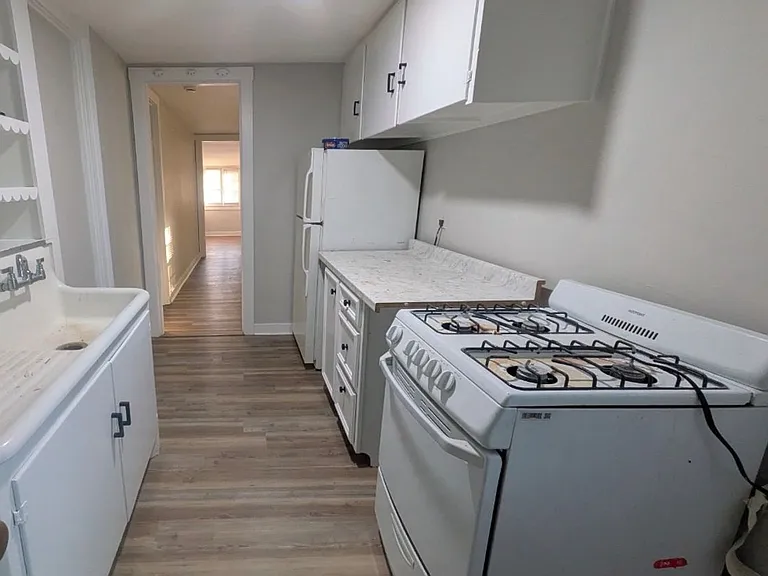1009 Everett Ave — Photo 6