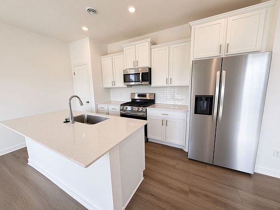 3rd image of 22658 Isla Way