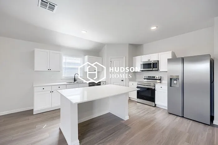 4 bed, 2.0 bath, 1763 sqft, $2,125 — Photo 3