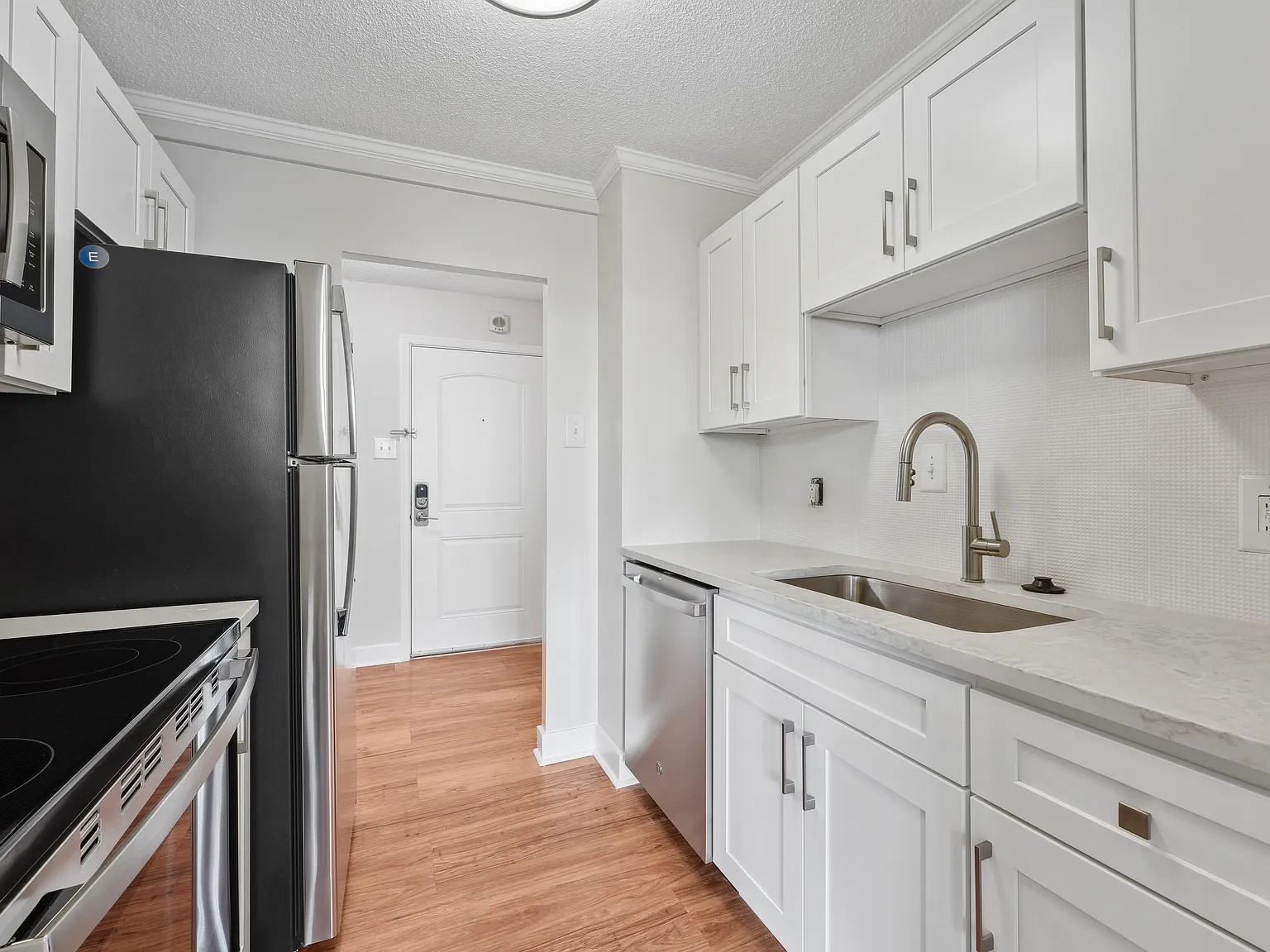 Riverside Apartments — Photo 3