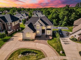 5342 Mavis Dr, West Bloomfield, MI