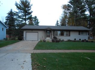 520 Rainbow Cir, Peshtigo, WI 54157