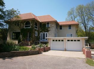 3790 Leonard Point Rd, Oshkosh, WI 54904