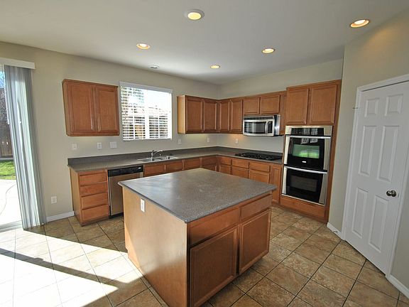 3rd image of 40104 Oregold Ct