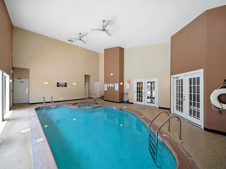 Waterford Place Apartments — Photo 8