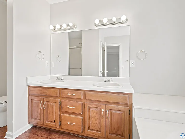 135 Castleton Dr — Photo 15