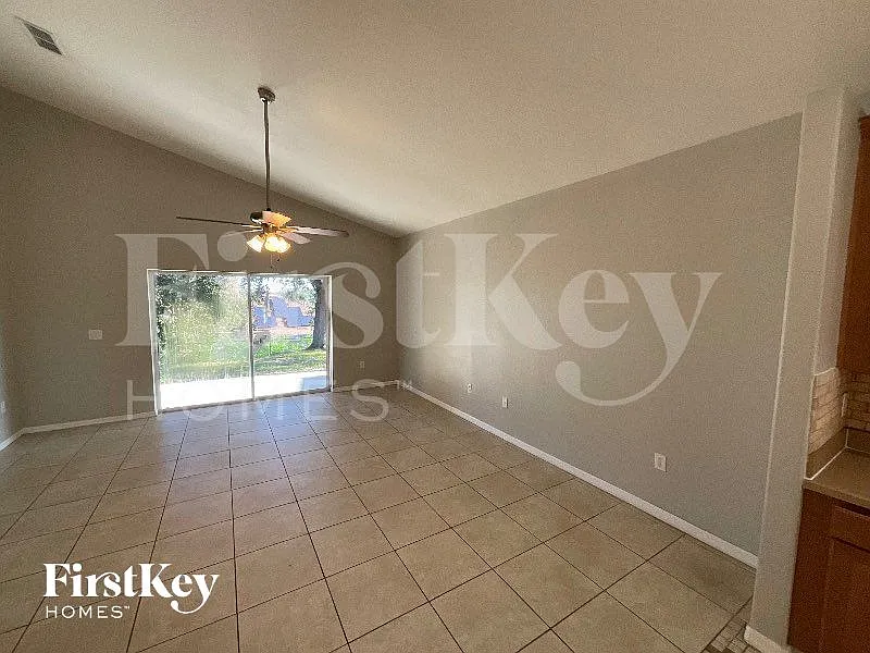 4 bed, 3.0 bath, 2850 sqft, $2,545 — Photo 2