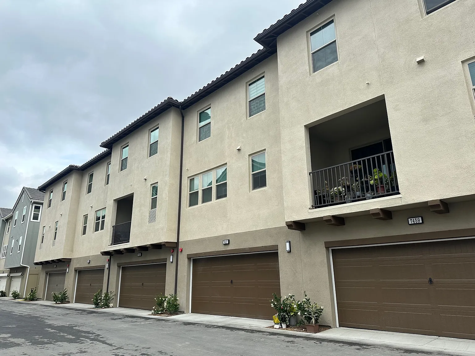 1 bed, 800 sqft, $1,350 — Photo 1