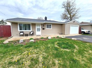 26 Thrush Rd, Carpentersville, IL 60110