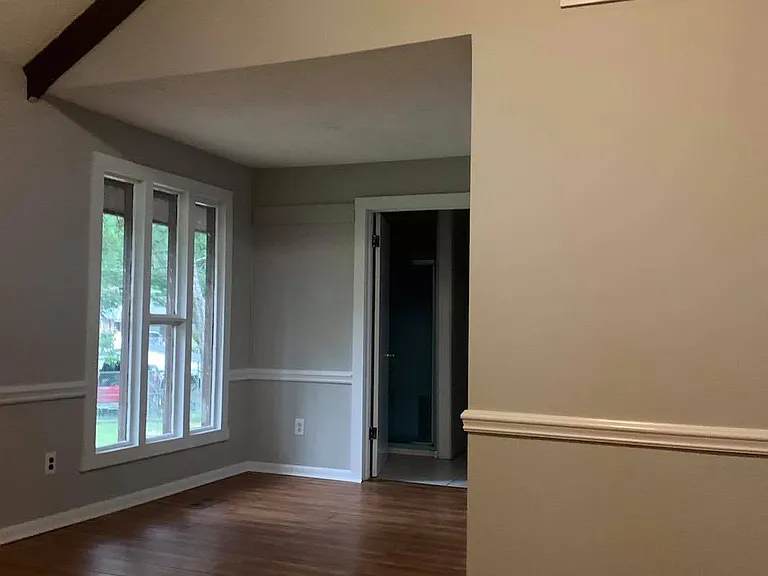 903 W Walnut St — Photo 6
