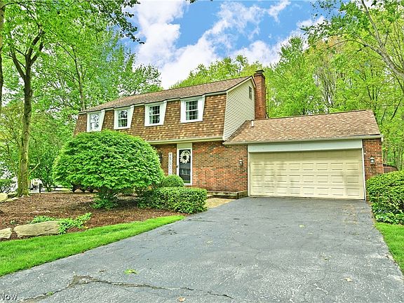 2nd image of 8831 Sherwood Dr NE
