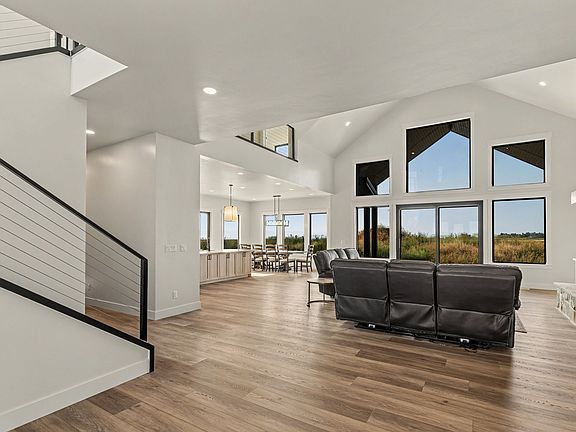 3rd image of 81 N Side Ct #2