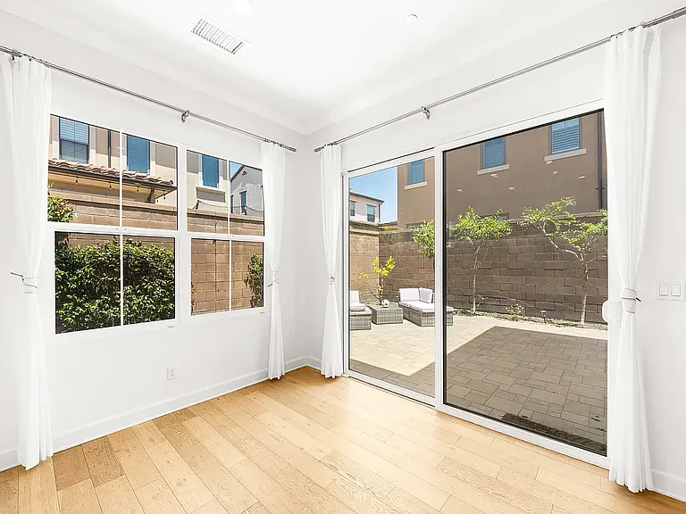 68 Henson — Photo 12