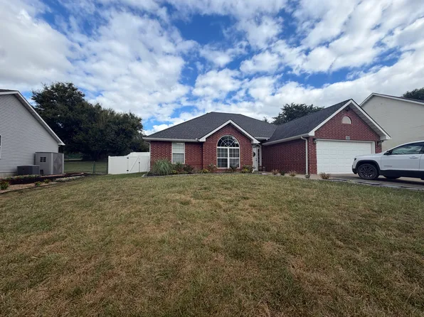 511 Fountain Hills Dr, Warrensburg, MO 64093